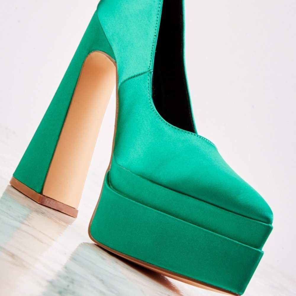 Sexy Green Satin Platform Court Heels - Picture 2 of 3